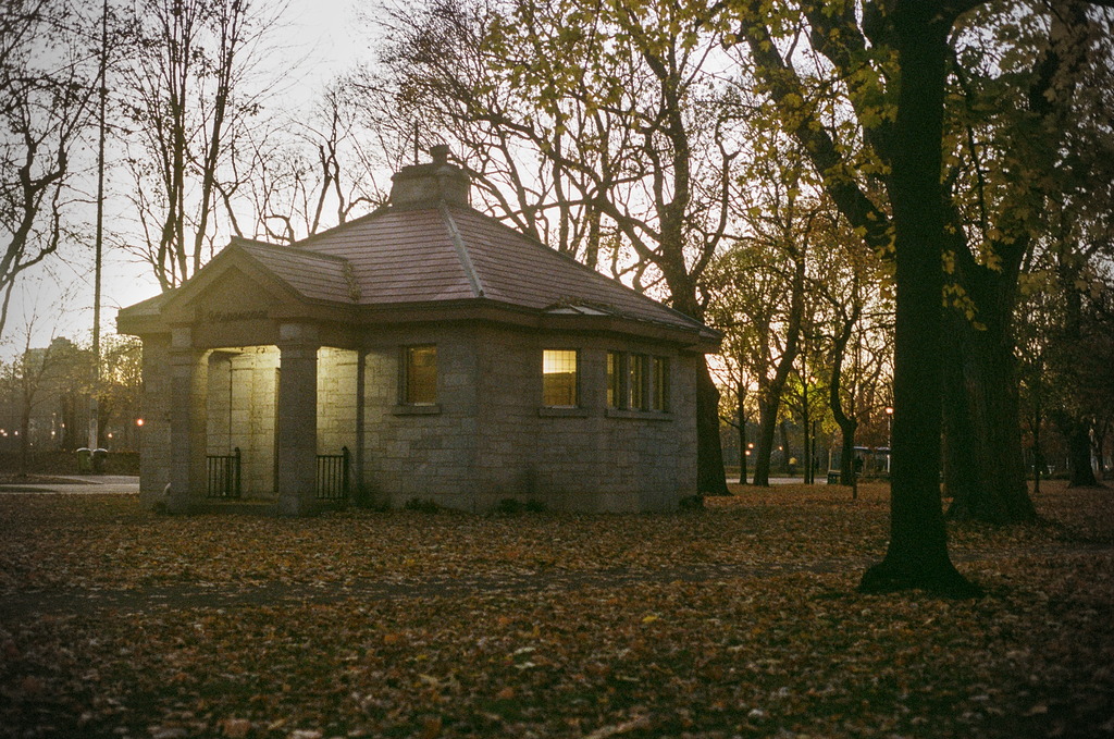 The Vespasienne in Parc Lafontaine, at dusk