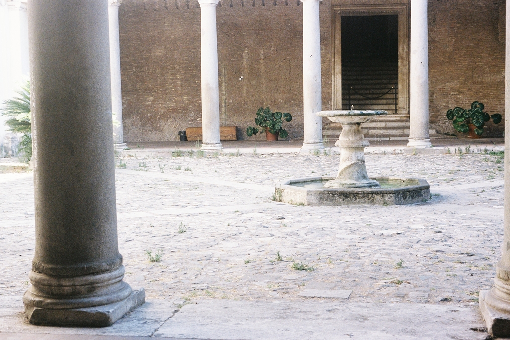 Another angle on the fountain at the Basilica di San Clemente