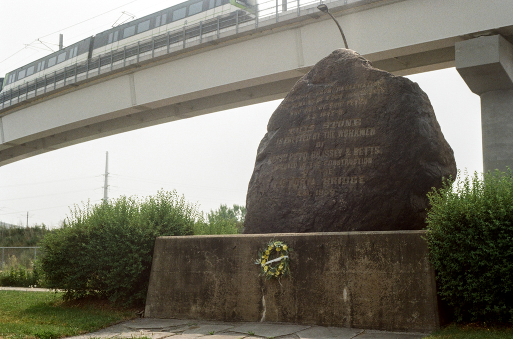 A large stone with inscription, commemorating victims of typhoid in 1847-48