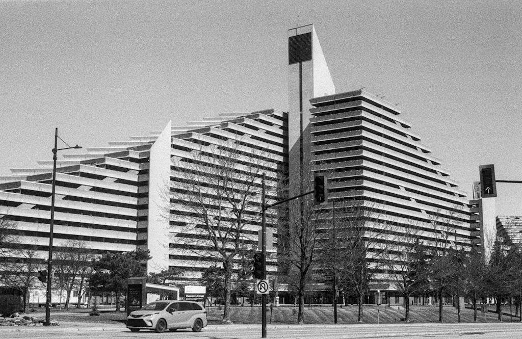 The midcentury terraced building of the Tribunal administratif du logement