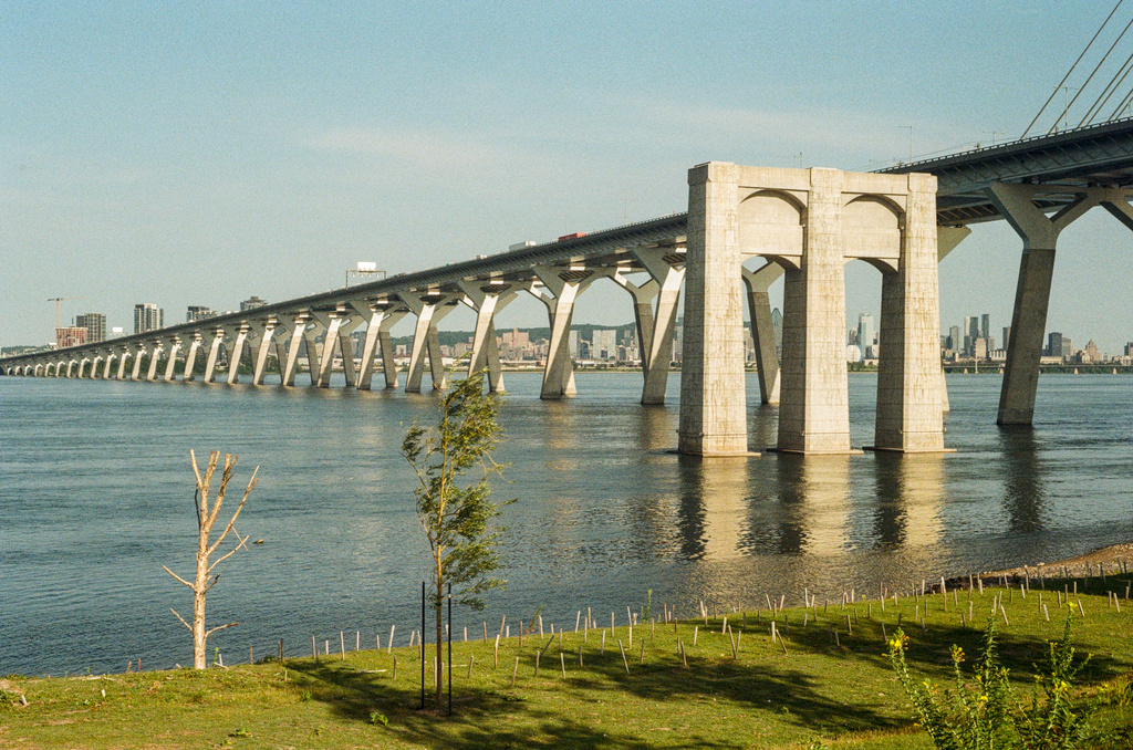 The new Champlain Bridge extends into the distance, with the foot of the old one still visible