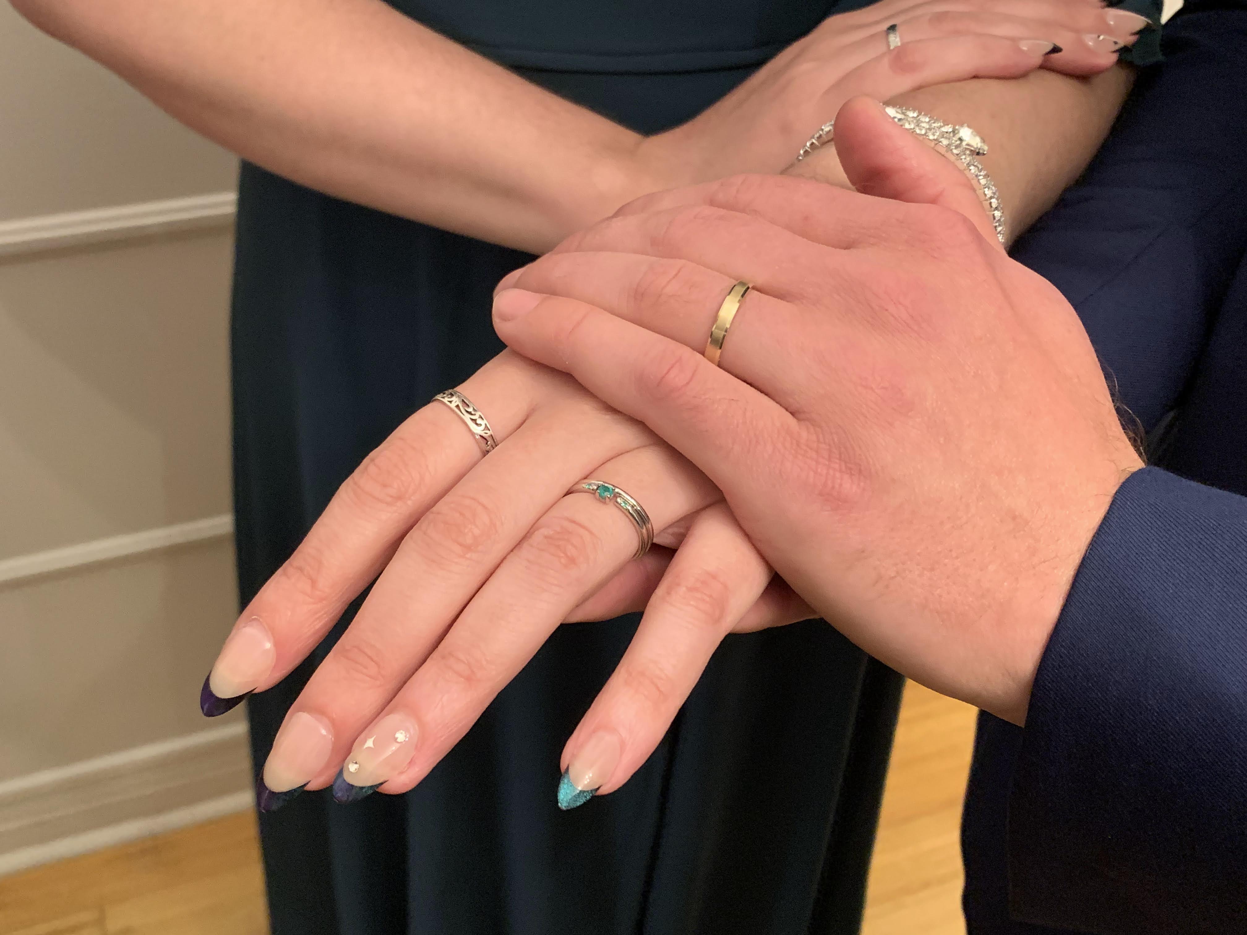 Two pairs of hands, on which there are some rings